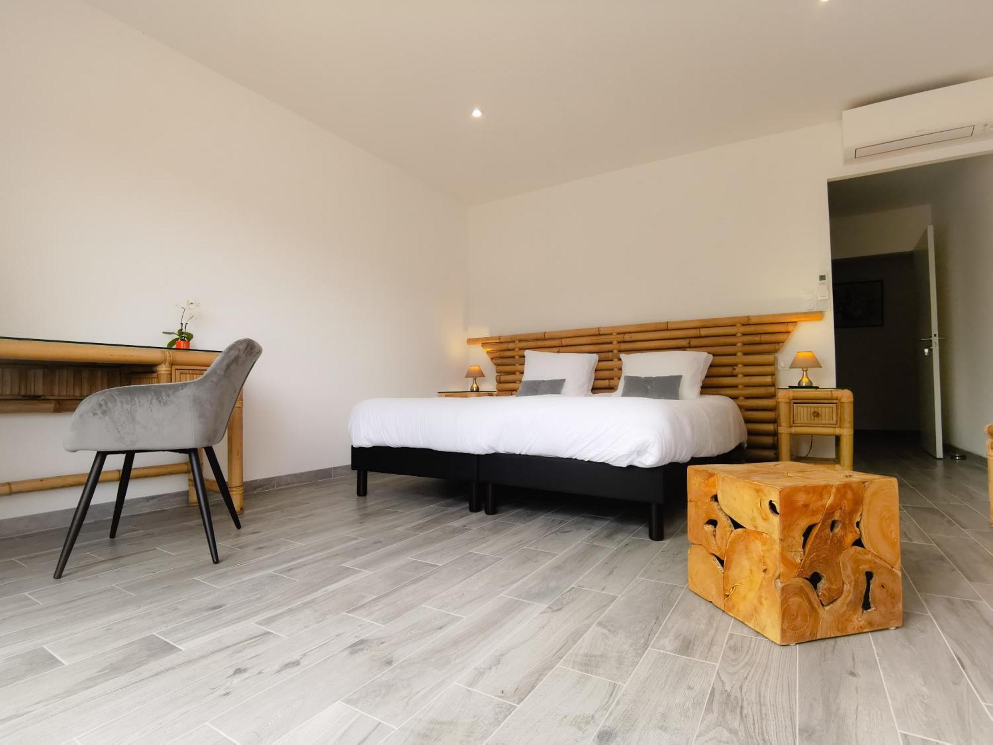 Bed and Breakfast Domaine Des Bois Argentes Saugirard Zimmer foto
